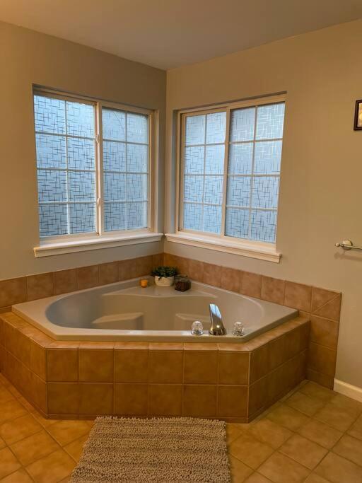 Quiet Private House W Hot Tub/Fire Pit/Games Villa Blakeslee Exterior photo